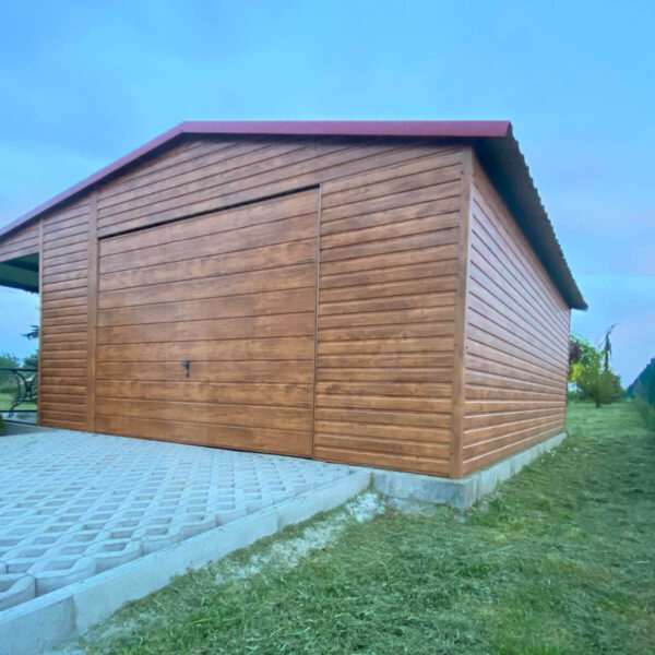 Garaż dwuspadowy Złoty dąb Premium 5m x 5,8m oraz 2m wiata widok od frontu