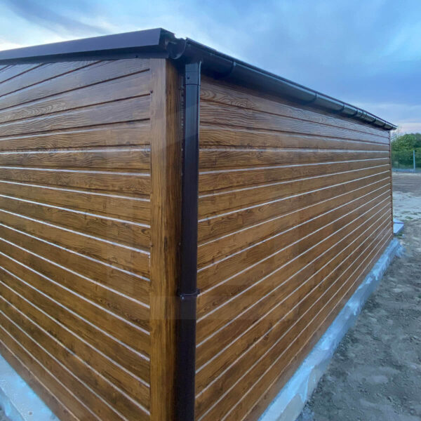 Garaż dwuspadowy Złoty dąb Premium 5m x 5,8m oraz 2m wiata widok z tyłu