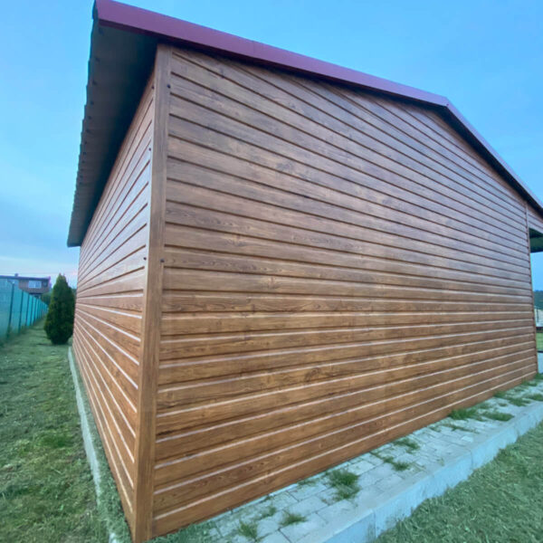 Garaż dwuspadowy Złoty dąb Premium 5m x 5,8m oraz 2m wiata widok od tyłu