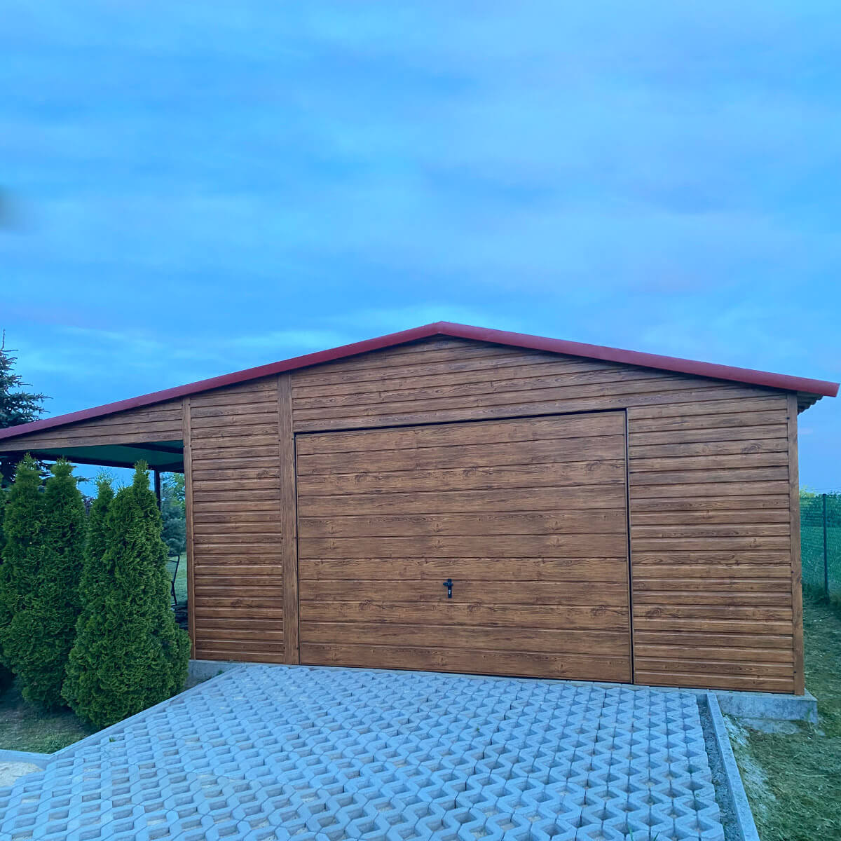 Garaż dwuspadowy Złoty dąb Premium 5m x 5,8m oraz 2m wiata