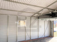 Garaż blaszany Złoty dąb 6m x 5,8m z bramą segmentową środek garażu