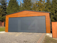 Garaż blaszany Złoty dąb 6m x 5,8m z bramą segmentową widok z przodu