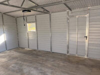 Garaż blaszany dwuspadowy 6 m x 6 m Multigloss z bramą uchylną Grafit Mat w środku