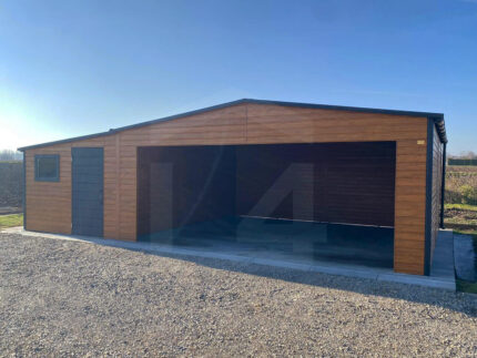 Wiata garażowa dwuspadowa 6 m x 5,8 m Multigloss z pomieszczeniem gospodarczym