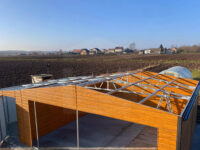 Wiata garażowa dwuspadowa 6 m x 5,8 m Multigloss z pomieszczeniem gospodarczym montaż