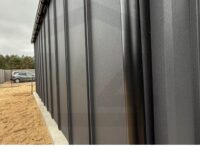 garaż blaszany rąbek stojący brama segmentowa dwuspadowy grafit czarny