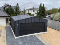 garaż blaszany rąbek stojący brama segmentowa dwuspadowy grafit czarny