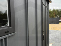 garaż blaszany rąbek stojący brama segmentowa dwuspadowy grafit czarny