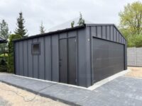 garaż blaszany rąbek stojący brama segmentowa dwuspadowy grafit czarny