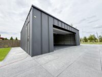 garaż blaszany blacha na rąbek stojący jednospadowy grafit brama segmentowa
