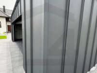 garaż blaszany blacha na rąbek stojący jednospadowy grafit brama segmentowa