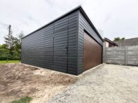 garaż blaszany jednospadowy brama segmentowa grafit orzech drewnopodobny