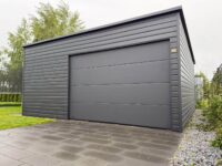 garaż blaszany bramą segmentową pomieszczenie gospodarcze domek narzędziowy