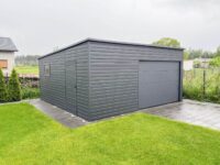 garaż blaszany bramą segmentową pomieszczenie gospodarcze domek narzędziowy