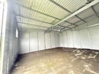 garaż blaszany bramą segmentową pomieszczenie gospodarcze domek narzędziowy