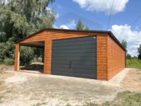 garaż blaszany z wiatą drewnopodobny multigloss z bramą uchylną grafit