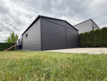 garaż blaszany 6x6 grafit dach dwuspadowy brama uchylna z bramami uchylnymi