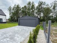 garaż blaszany z bramą segmentową grafit dach dwuspadowy