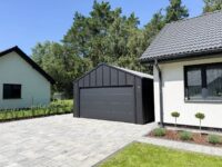 garaż blaszany 5x7 czarny z bramą segmentową na rąbek t-panel