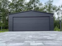 garaż blaszany z bramą segmentową grafit dach dwuspadowy